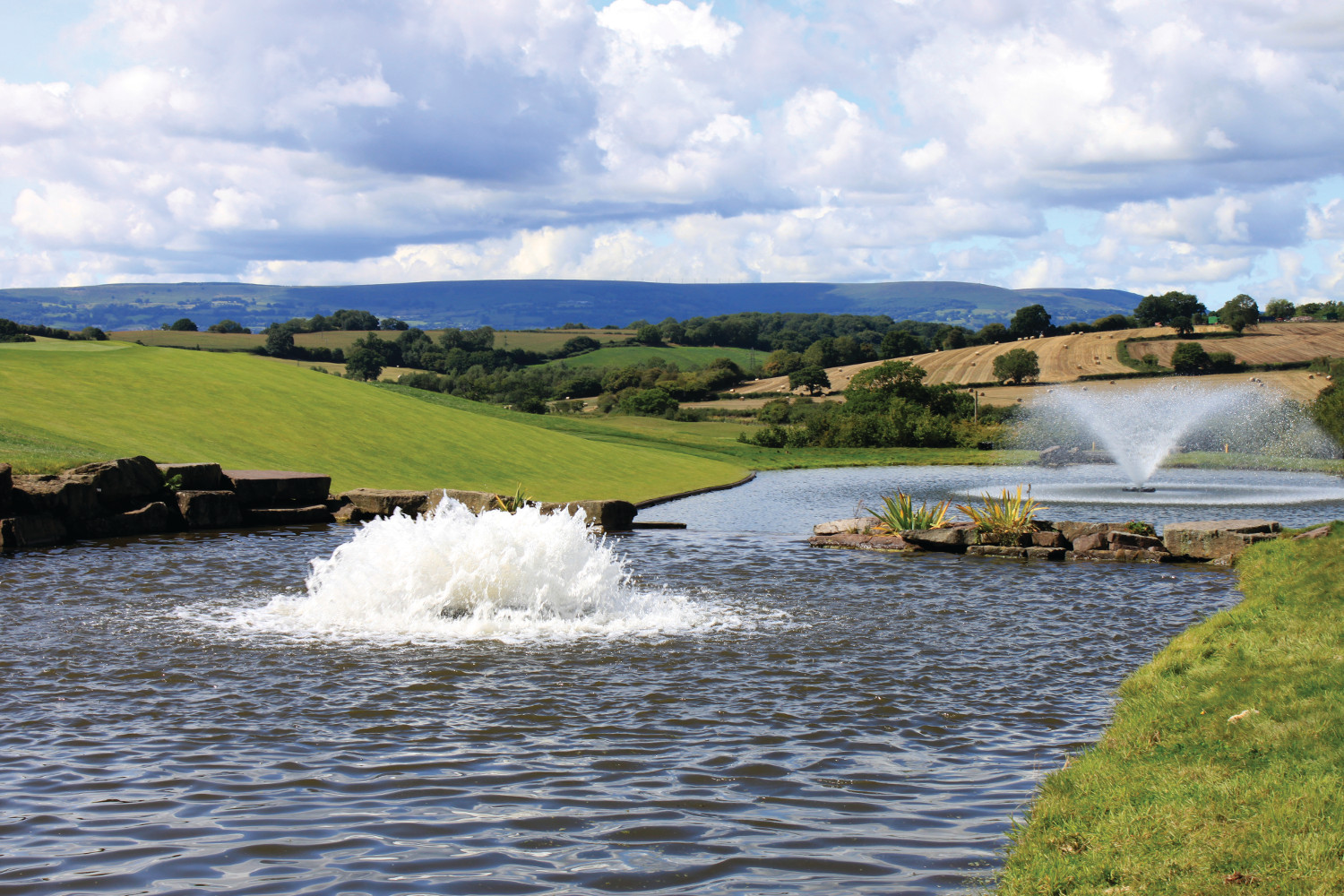 Otterbine Aerating Fountains at a gold course