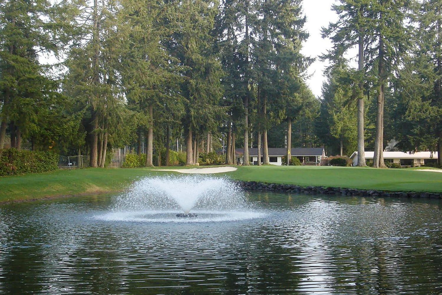 One of Otterbine's Saturn Aerating Fountains at a golf course